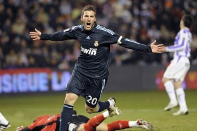 开云下载-拉齐奥血拼墨西哥，奥斯梅恩末节接管比赛，一场跨越时空的足球寓言