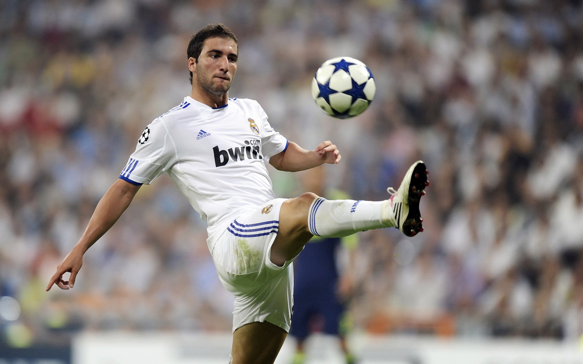 梅西教科书式表演，当足球智慧打穿功利主义的铜墙铁壁