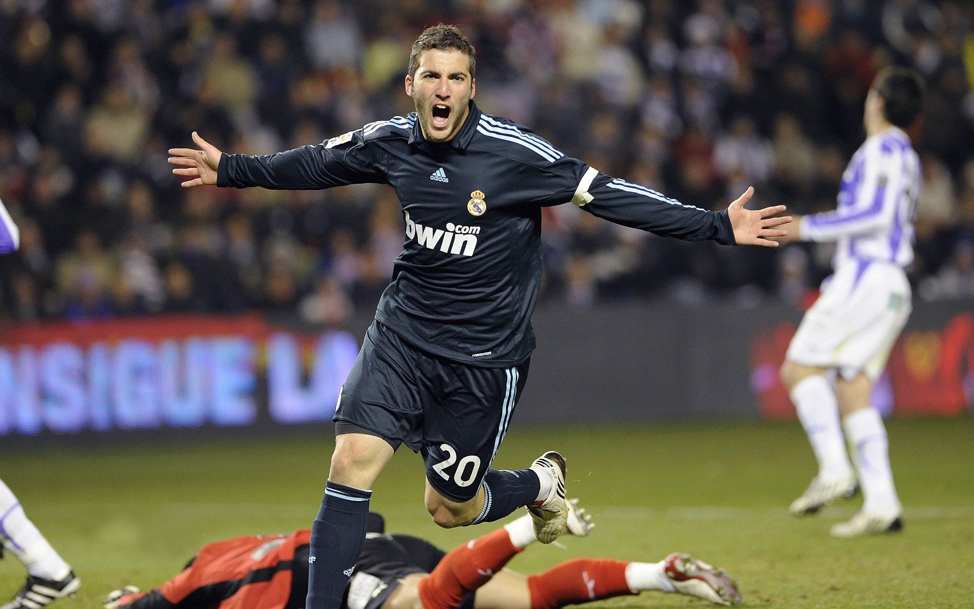 澳大利亚踏平加拿大，德布劳内成为关键先生，当足球成为全球化的隐喻